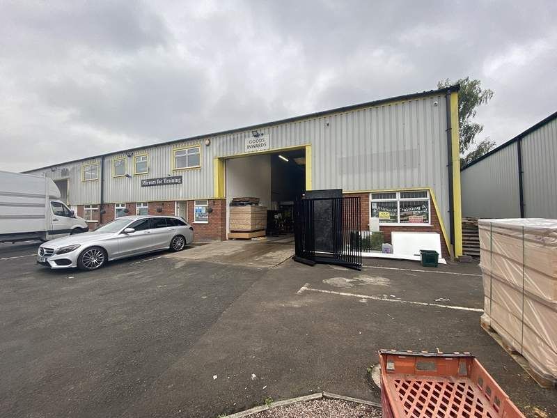 Light industrial to let in Aspley Close, Four Ashes Industrial Estate
