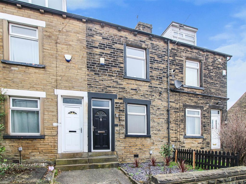 3 bed terraced house for sale in Institute Road, Bradford BD2, £140,000