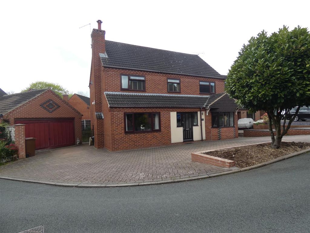 4 bed detached house for sale in Telmah Close, Stretton, BurtonOn
