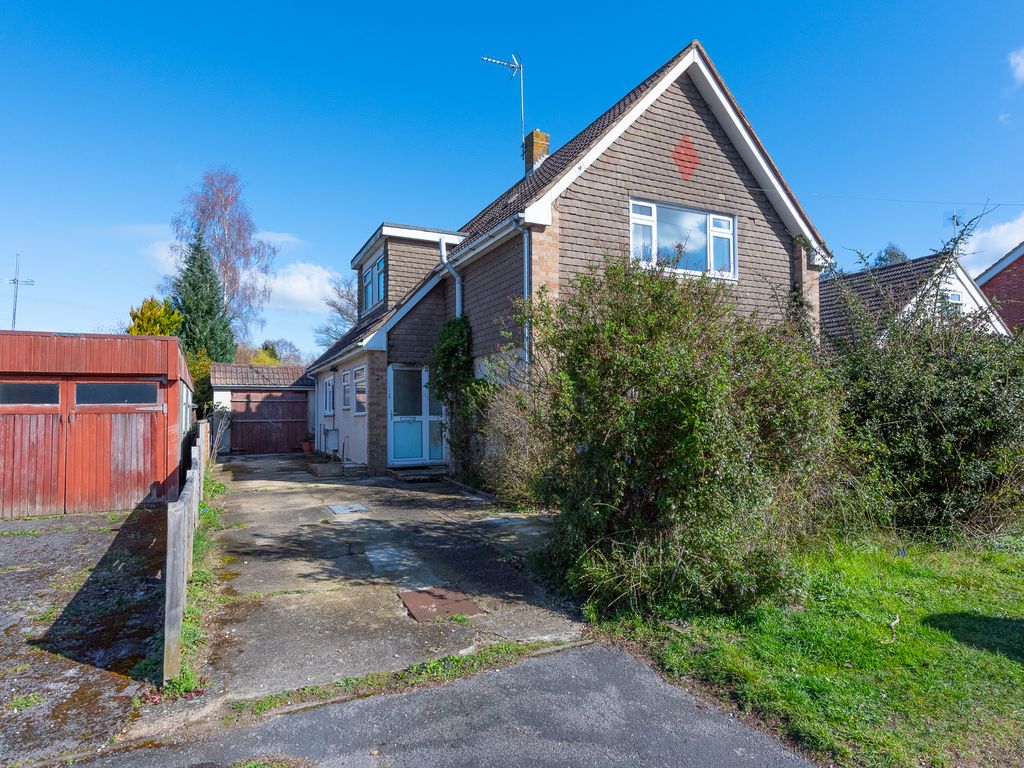 3 bed detached house for sale in Brookwood Road, Farnborough GU14 Zoopla