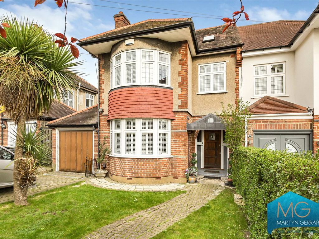 4 bed semidetached house for sale in Lakenheath, London N14, £