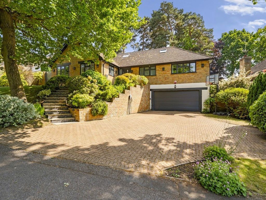 5 bed detached house for sale in Chatsworth Heights, Camberley GU15, £