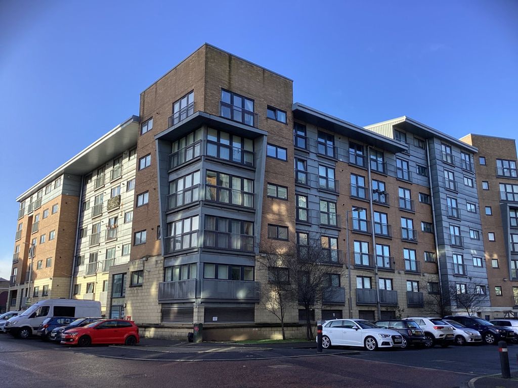 1 bed flat for sale in Barrland Court, Glasgow G41, £120,000 Zoopla