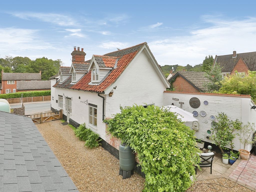 3 bed semidetached house for sale in Norwich Road, Brooke, Norwich NR15, £325,000 Zoopla