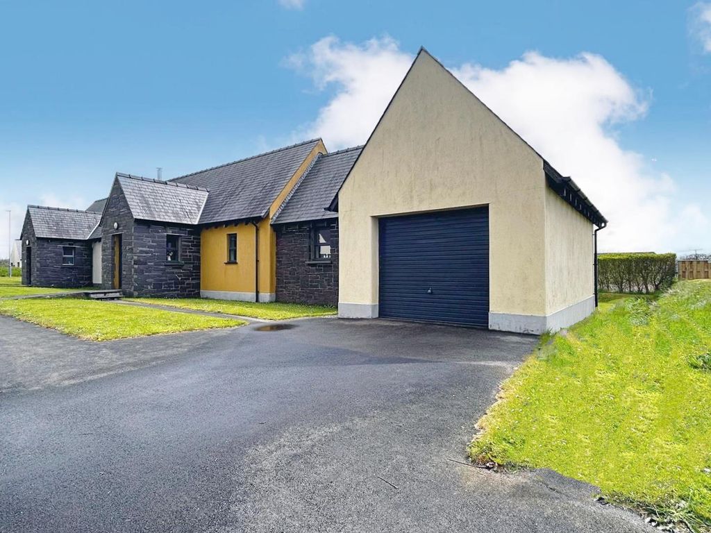 2 bed semidetached bungalow for sale in Cuffern, Roch, Haverfordwest