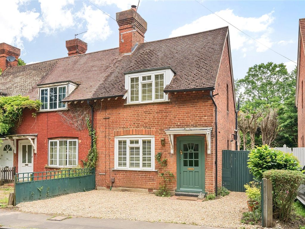 2 bed end terrace house for sale in Lower Green Road, Esher, Surrey