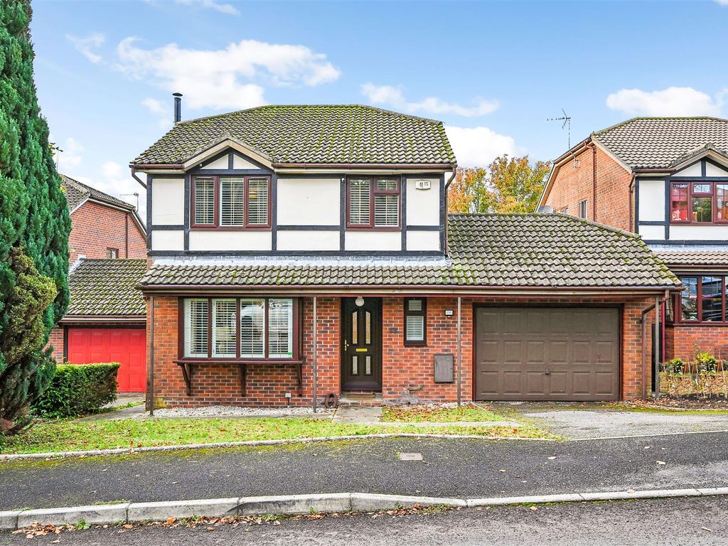 4 bed detached house to rent in Blackberry Close, Clanfield, Waterlooville PO8, £2,200 pcm Zoopla