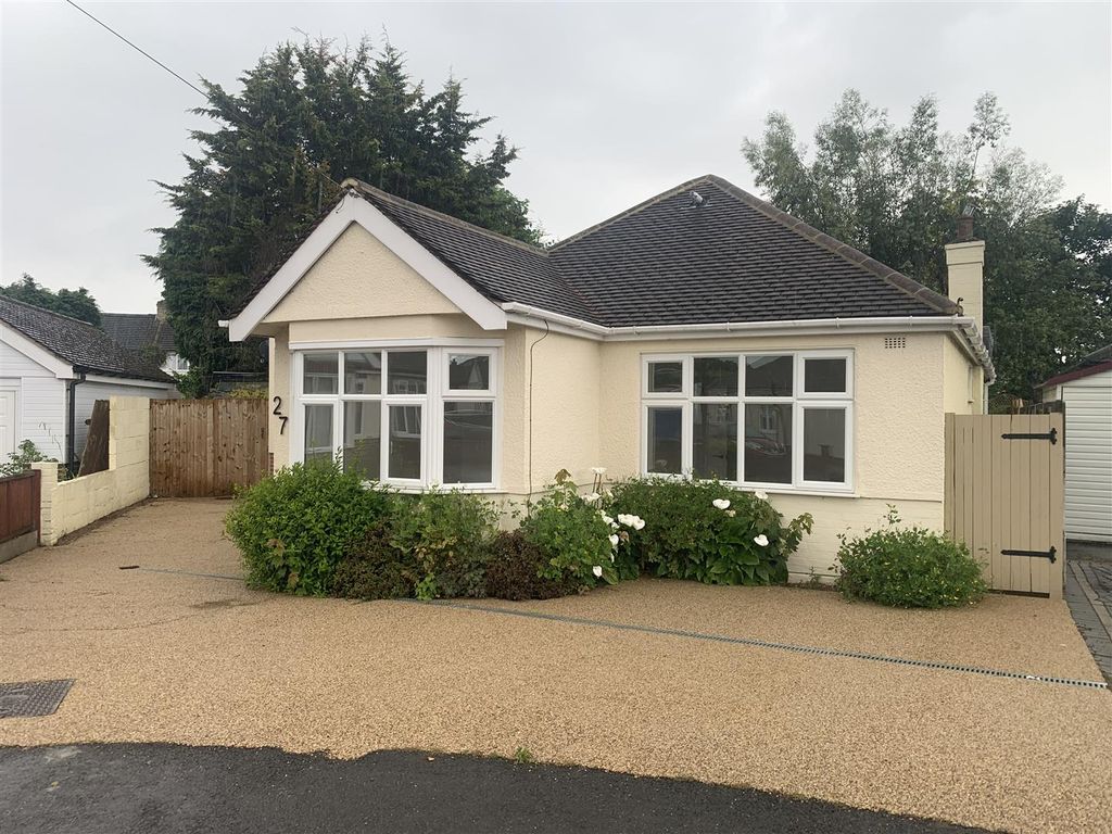 4 bed bungalow for sale in Burleigh Gardens, Ashford TW15 Zoopla