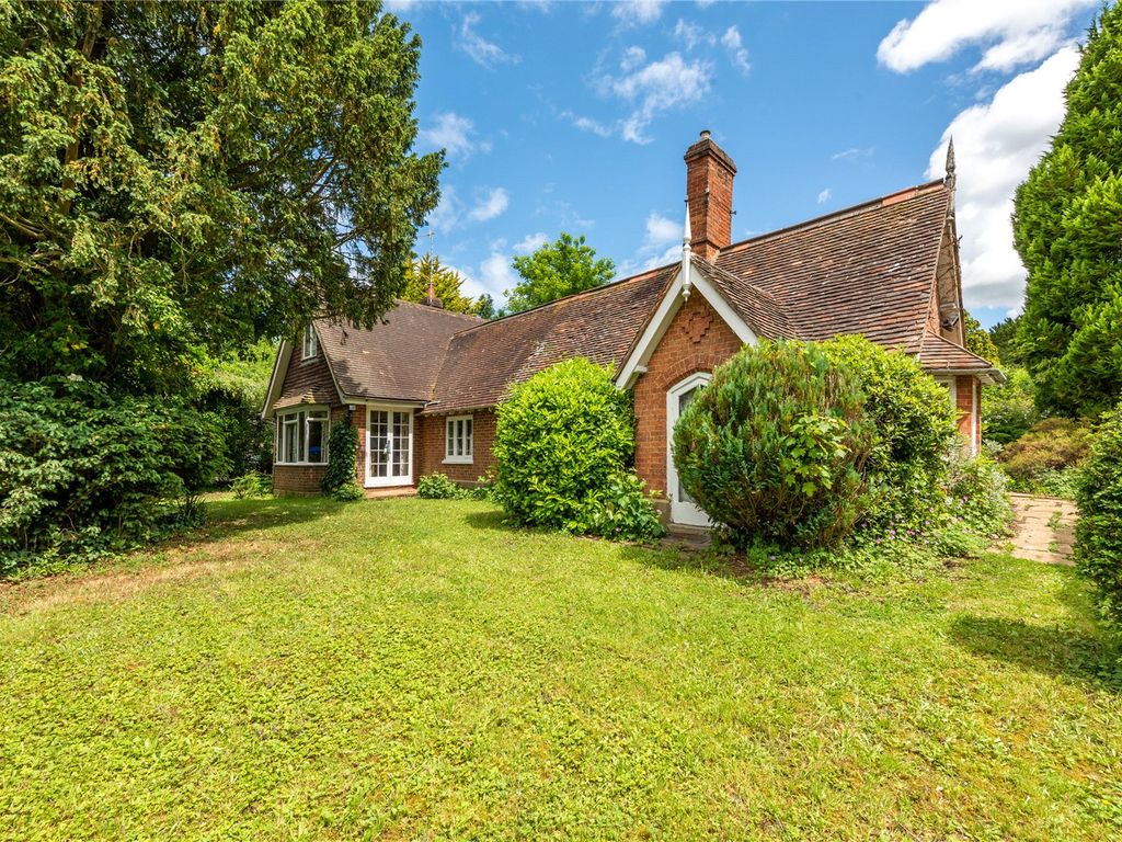 3 bed detached house for sale in London Road, Mickleham, Dorking