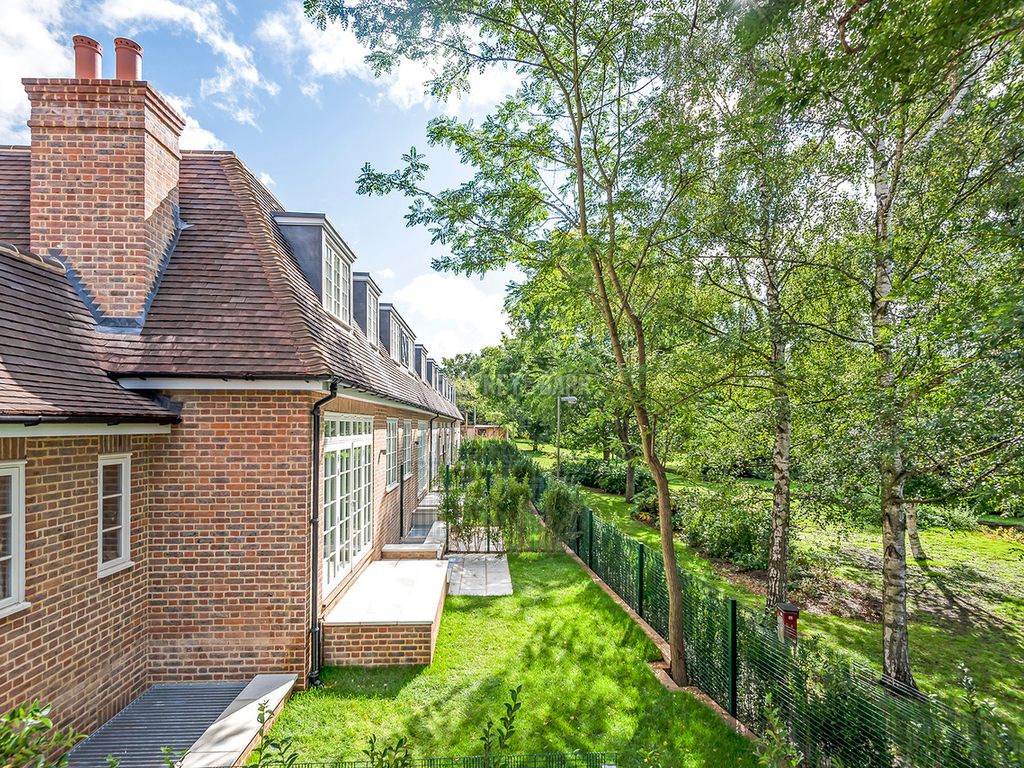 Bute Mews, London NW11  