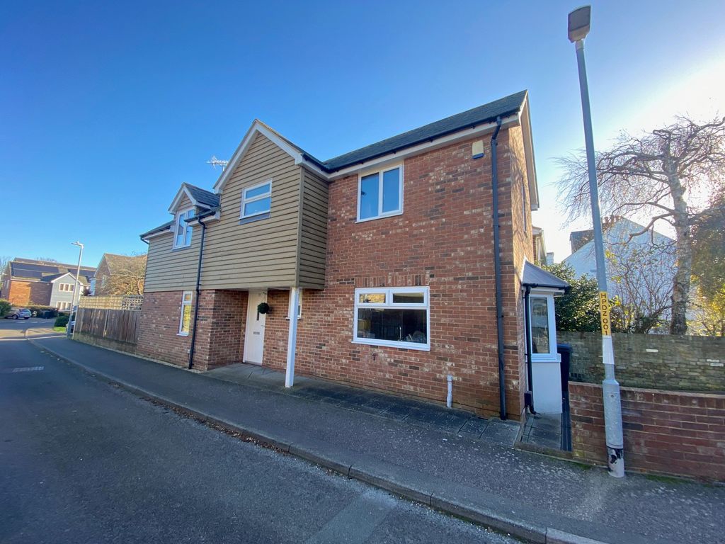 3 bed detached house for sale in Parish Close, Broadstairs CT10, £