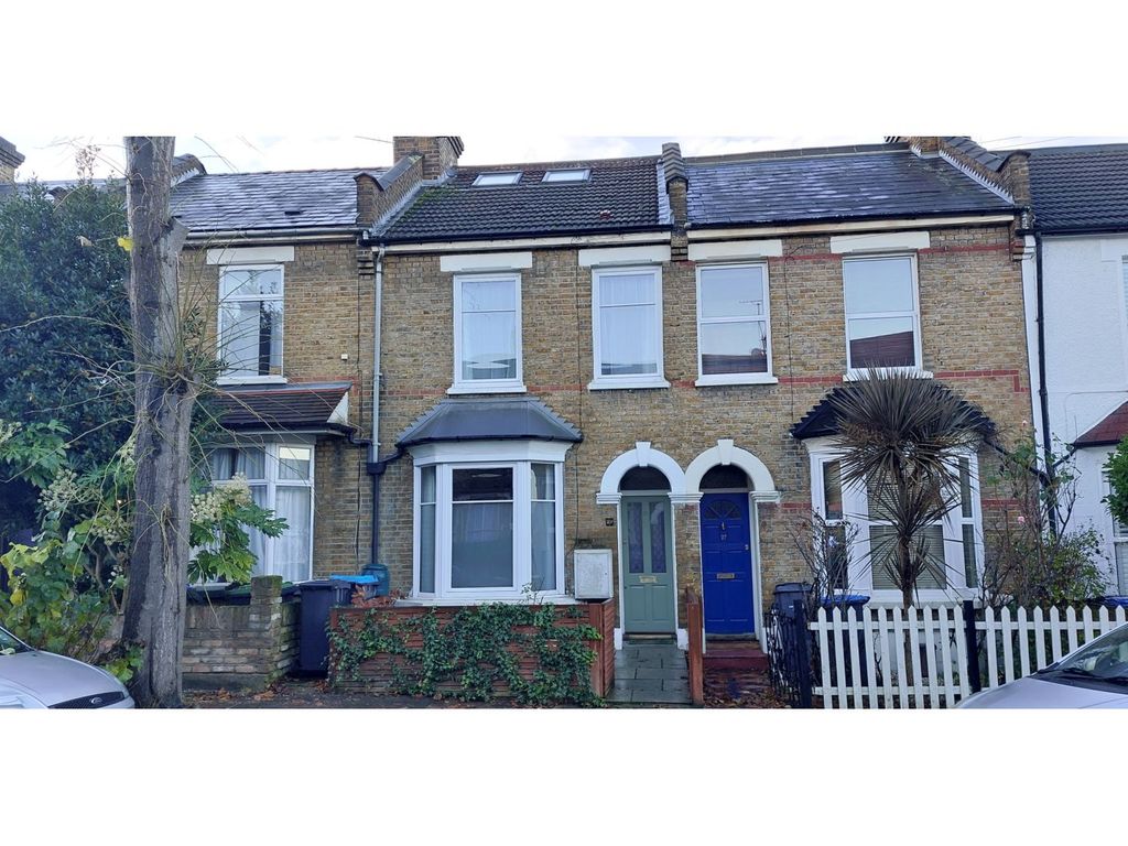 4 bed terraced house for sale in Stanley Road, London N11, £800,000