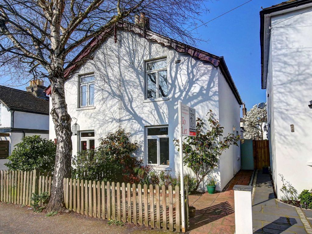 2 bed property to rent in Myrtle Road, Hampton Hill, Hampton TW12, £