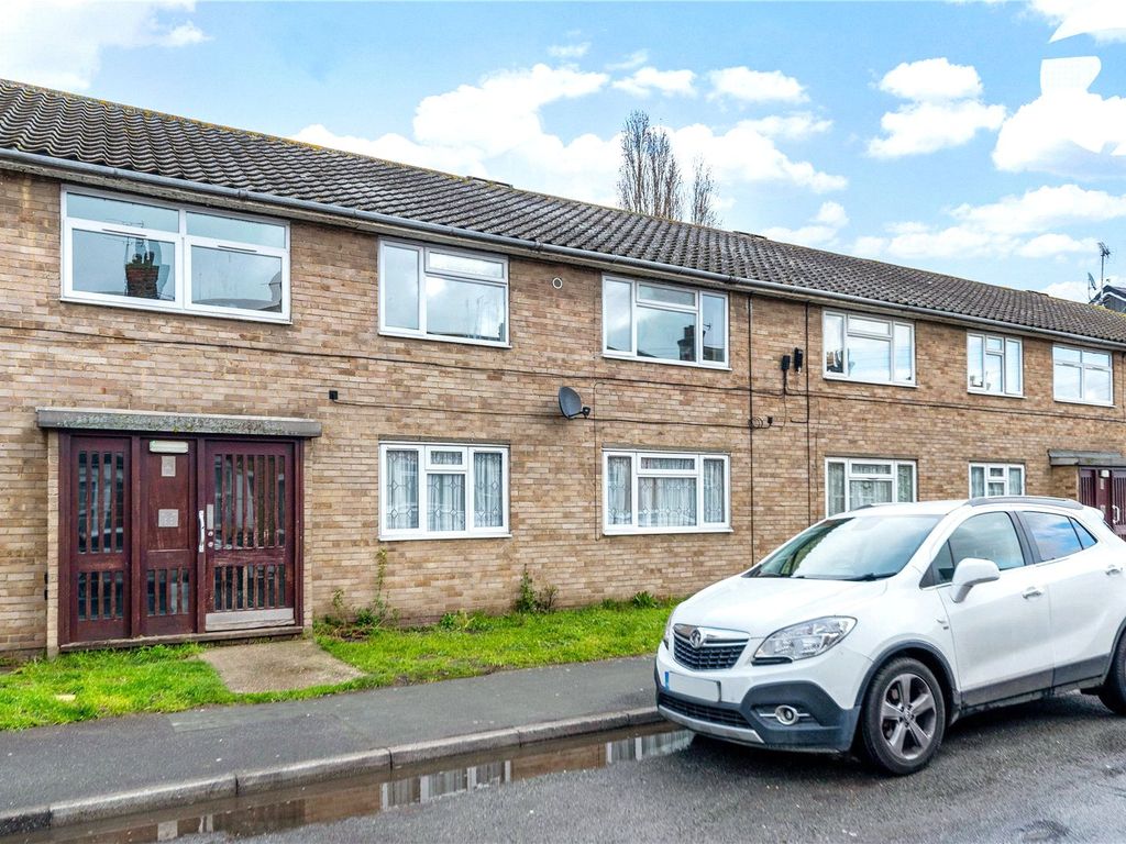 2 bed flat to rent in Milton Road, Kent DA10, £1,200 pcm