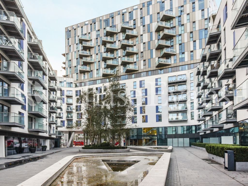 Waterhouse Apts, Saffron Square CR0