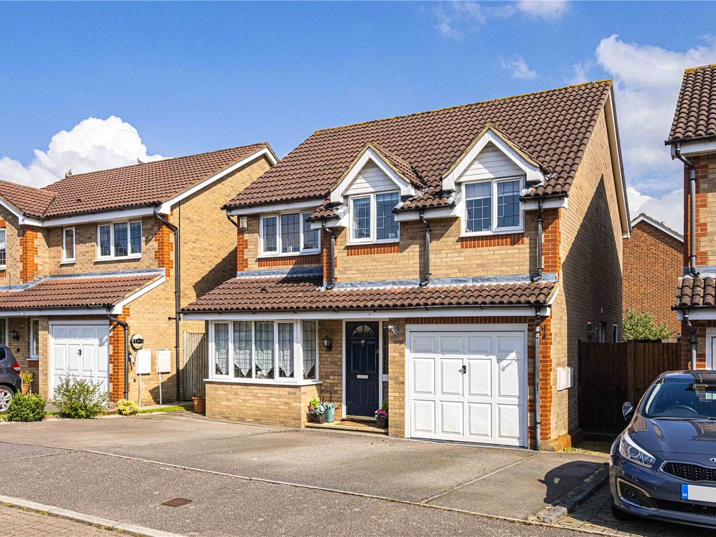 4 bed detached house for sale in Halsey Drive, Gadebridge, Hemel
