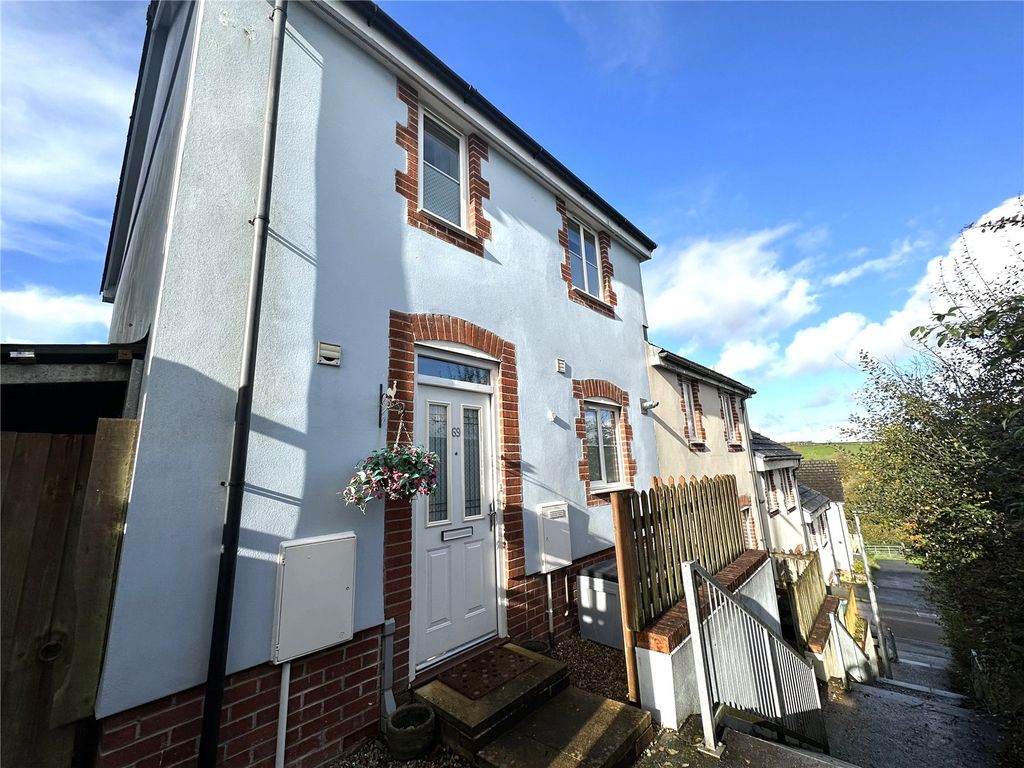 3 bed end terrace house for sale in Trafalgar Drive, Torrington EX38, £