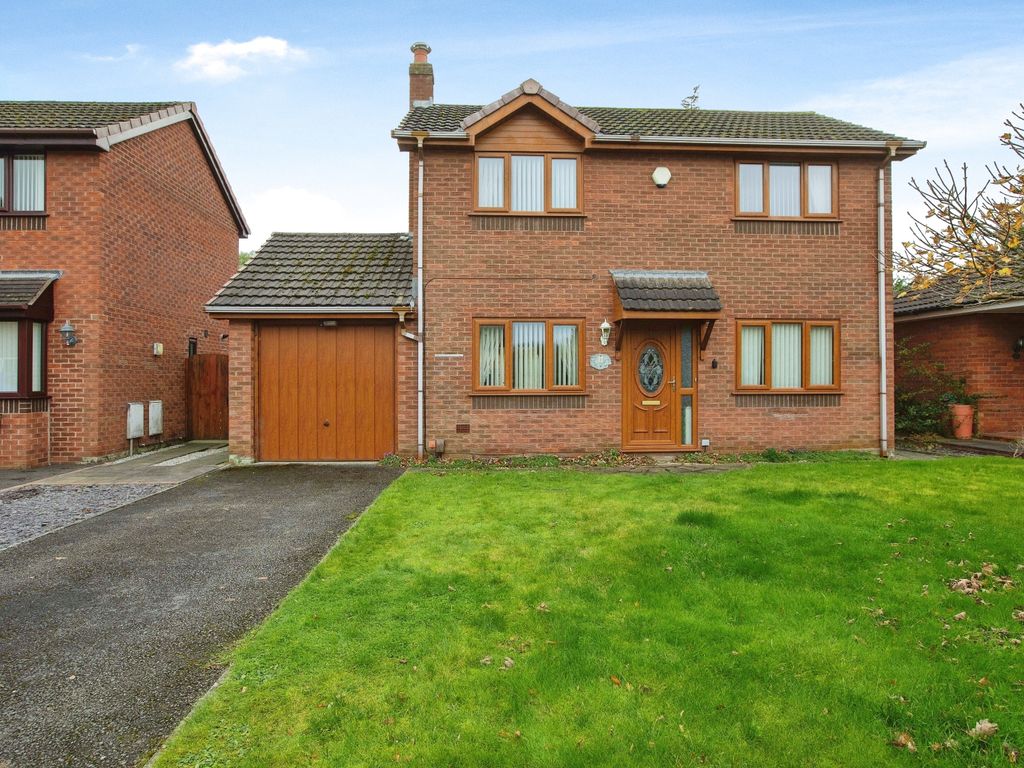 3 bed detached house for sale in Ashfields, Leyland, Lancashire PR26, £