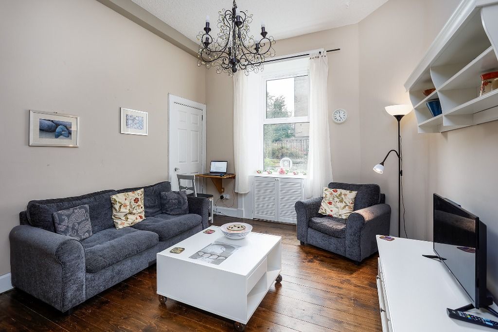 2 bed flat to rent in Thorntree Street, Leith, Edinburgh EH6, £1,200
