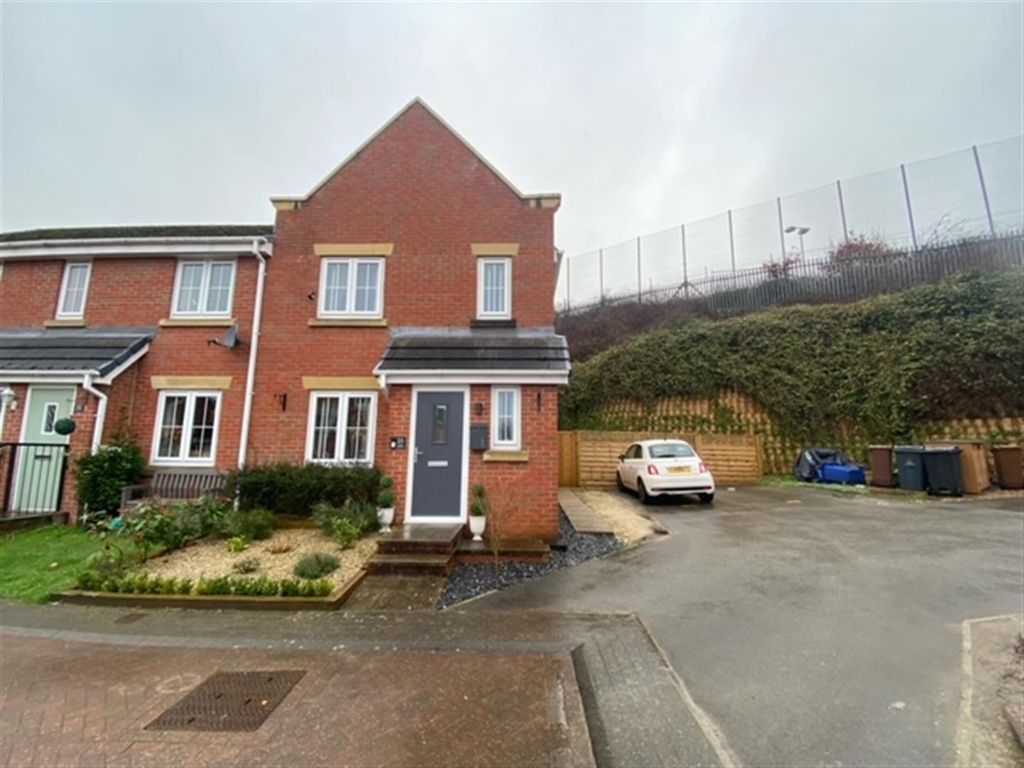 3 bed semidetached house for sale in Inchburn Crescent, Penistone