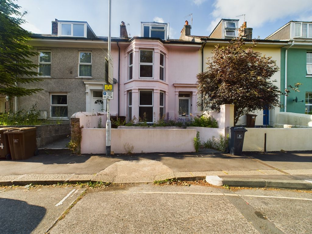 4 bed terraced house for sale in Oxford Place, Plymouth PL1, £180,000