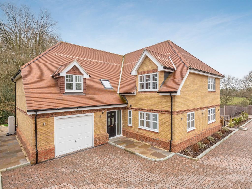New home, 5 bed detached house for sale in Mushroom Castle, Winkfield Row, Bracknell RG42 Zoopla