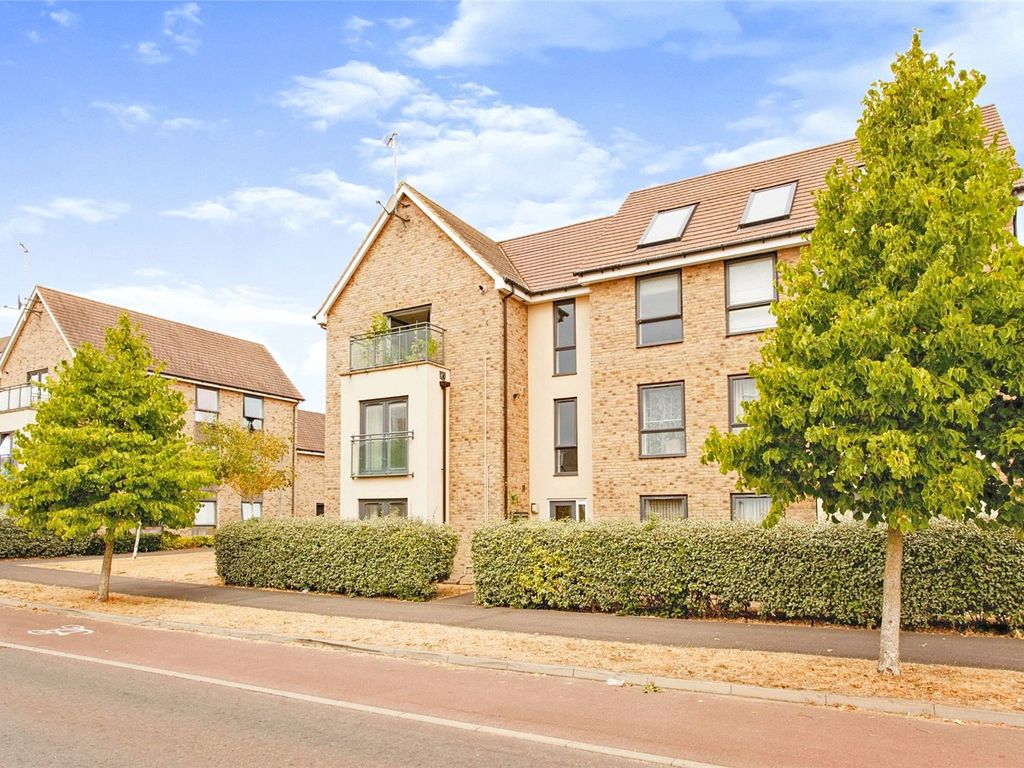 2 bed flat for sale in Lawrence Weaver Road, Cambridge CB3, £300,000