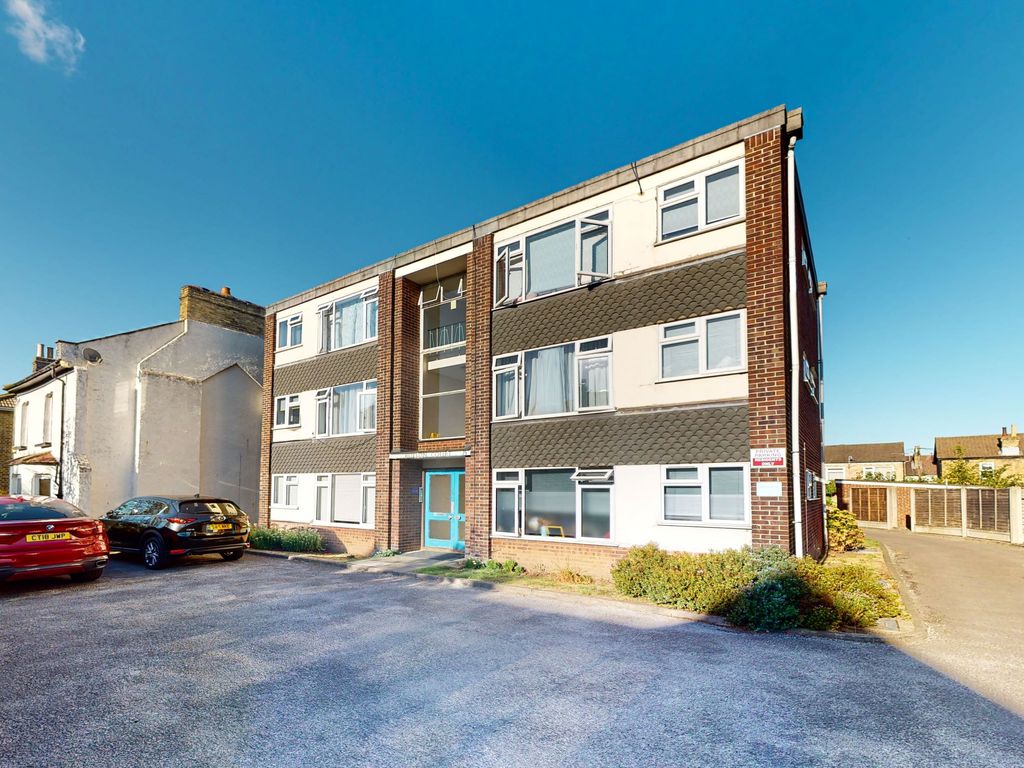 1 bed flat for sale in Roylon Court, Langley Road, Beckenham, Kent BR3