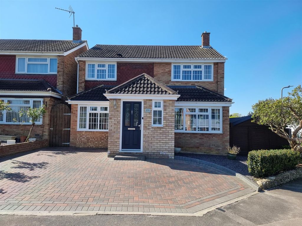 4 bed detached house for sale in Whalley Drive, Bletchley, Milton