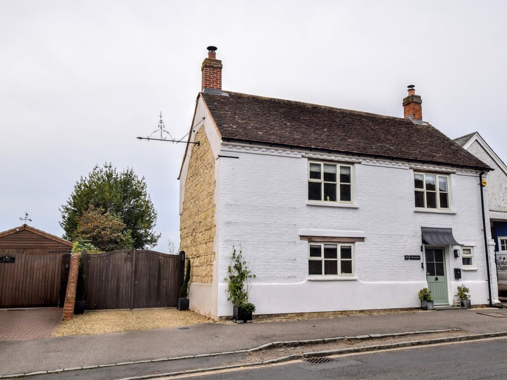 4 bed semidetached house for sale in High Street, Whitchurch