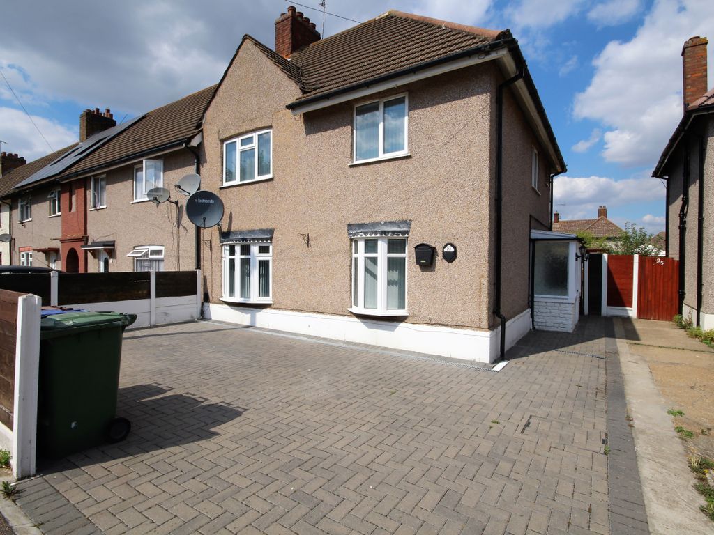 3 bed end terrace house to rent in Gainsborough Avenue, Tilbury RM18