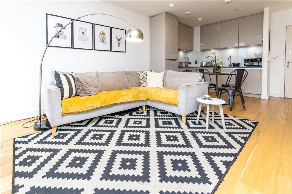 1 bed flat for sale in Caithness Walk, Croydon CR0, £81,000 Zoopla