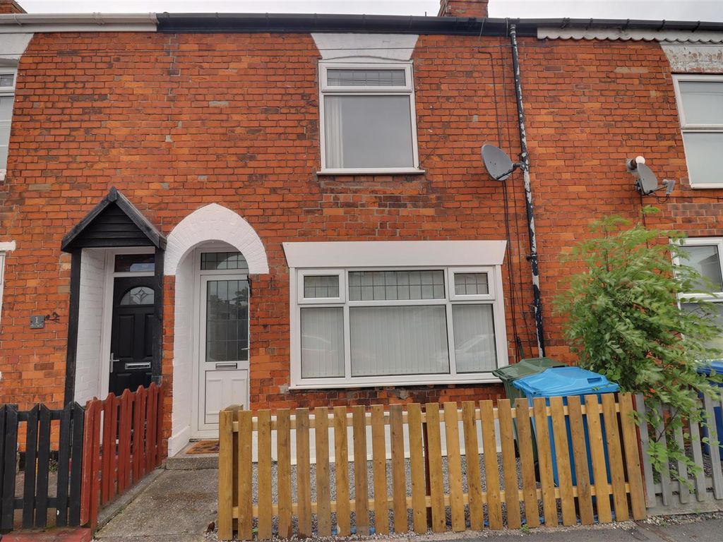 2 bed terraced house to rent in Northfield Avenue, Hessle HU13, £695