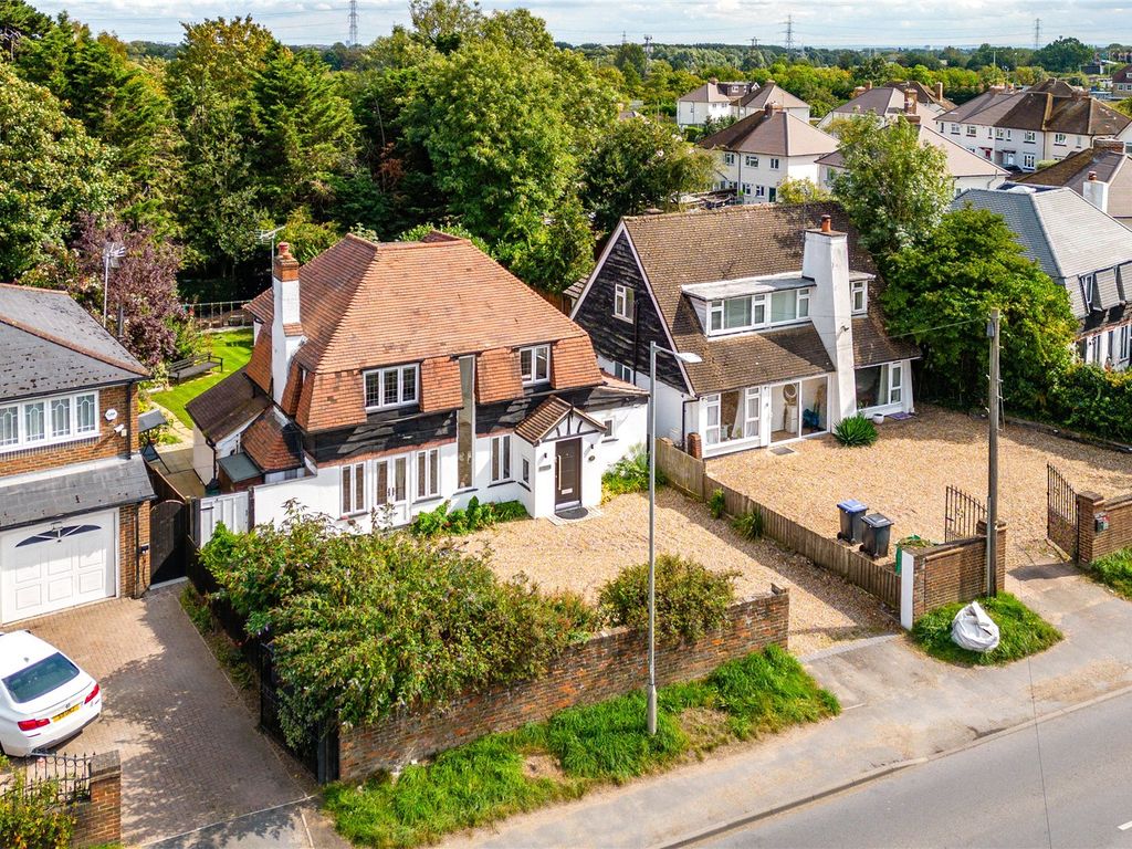 4 bed detached house for sale in Thorney Lane North, Iver SL0, £900,000