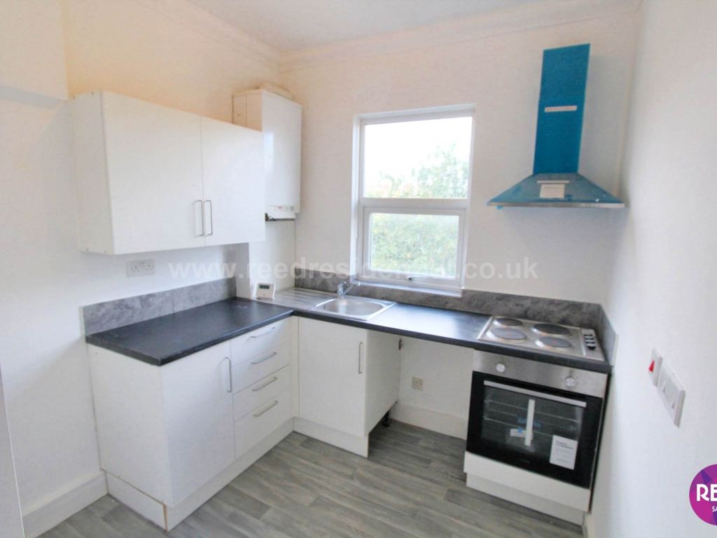 2 bed flat to rent in St Marys Road, Southend On Sea SS2, £1,250 pcm