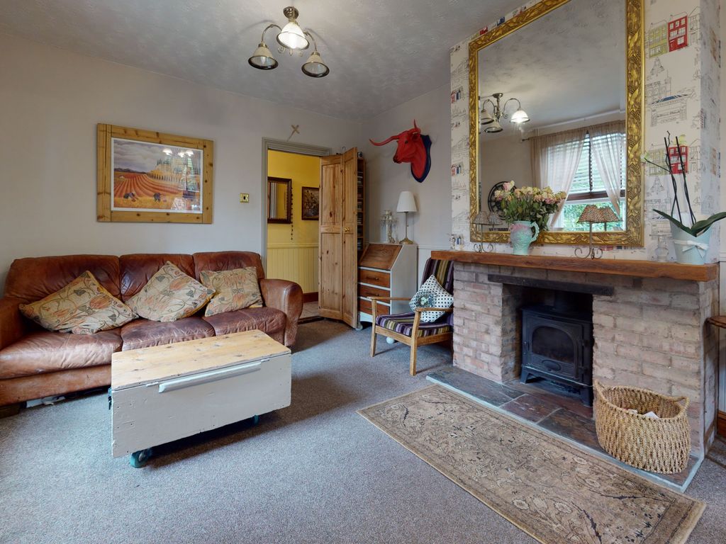 4 bed end terrace house for sale in Faversham Road, Ashford, Kent TN24