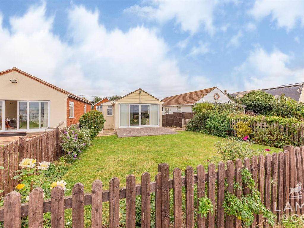 3 bed detached bungalow for sale in Eastern Promenade, Point Clear Bay