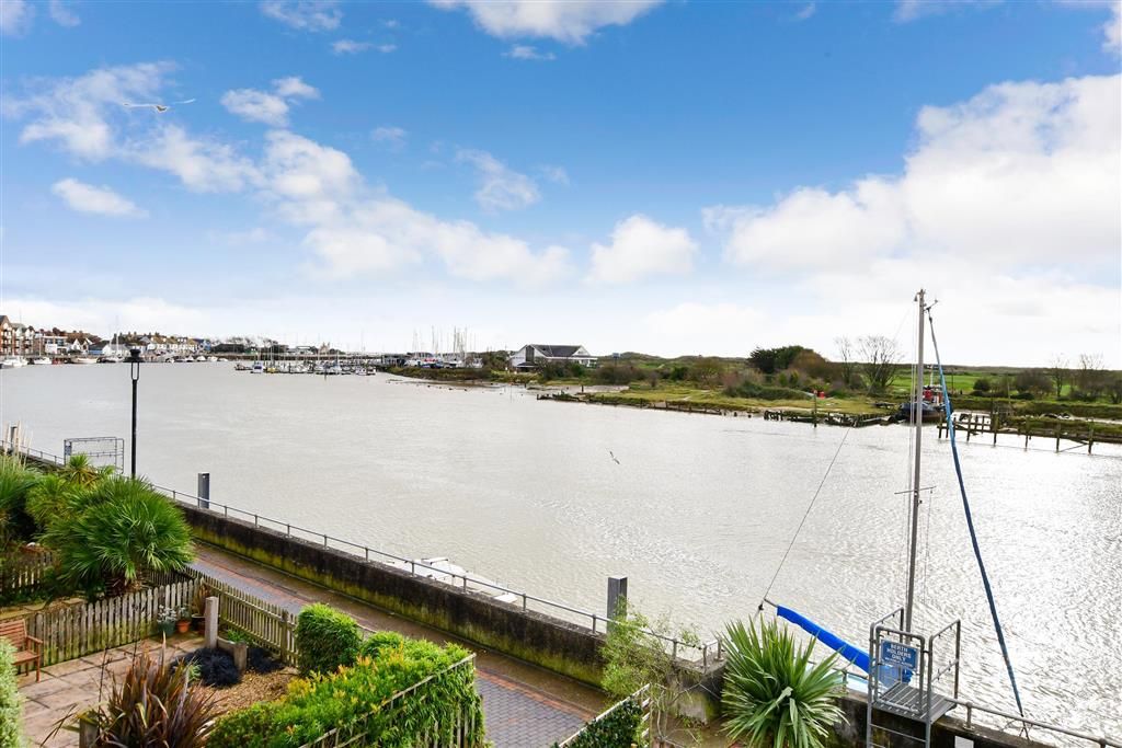 2 bed flat for sale in Mariners Quay, Littlehampton, West Sussex BN17