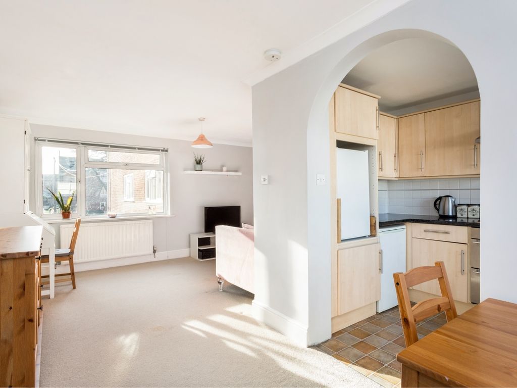 2 bed flat to rent in Osborne Road, Windsor SL4 Zoopla