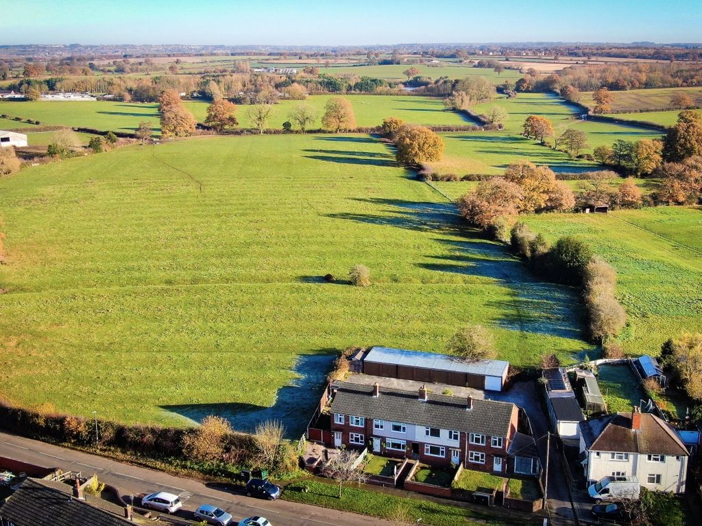 3 bed terraced house for sale in Burton Road, CotonInTheElms