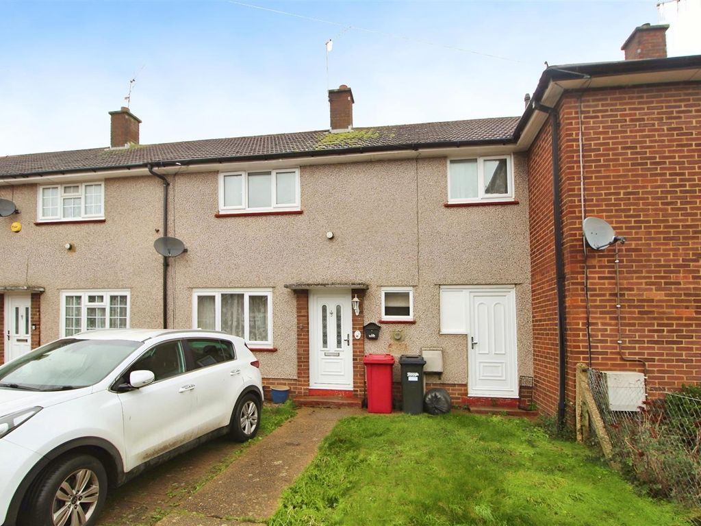 3 bed terraced house for sale in Washington Drive, Cippenham, Slough