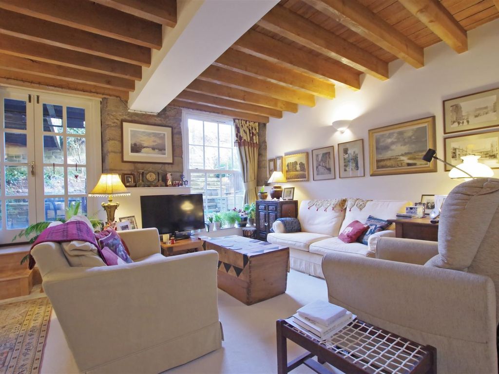 2 bed flat for sale in Beestonley Lane, Barkisland, Halifax HX4, £