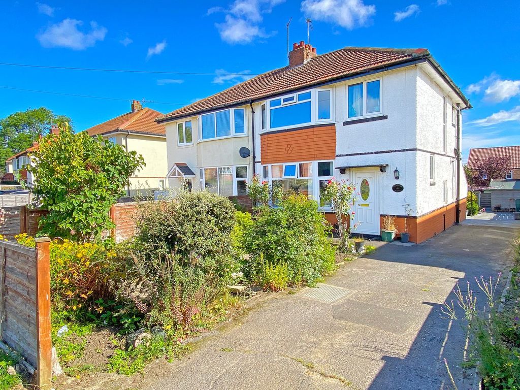 3 bed semidetached house for sale in Claro Court Business Centre