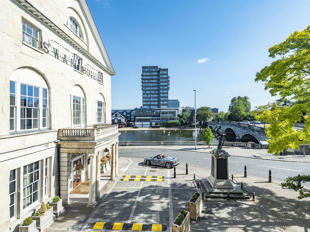 High Street, Bedford MK40  