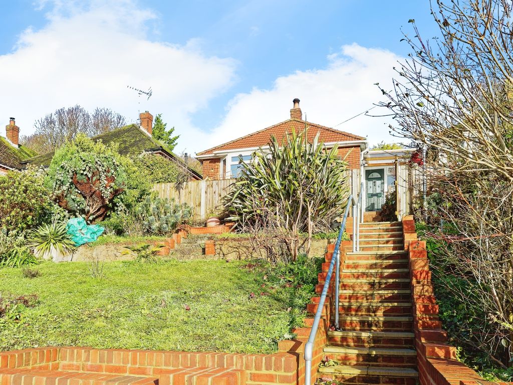 2 bed detached house for sale in Queens Avenue, Dover, Kent CT17, £