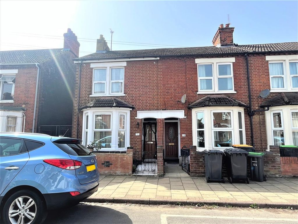 3 bed end terrace house for sale in Coventry Road, Bedford MK40, £