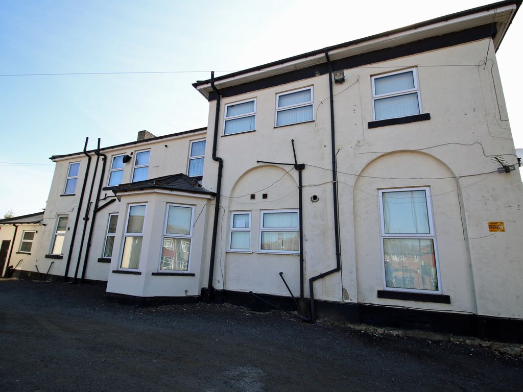 2 bed flat to rent in 2, St Christophers Flats, Hall Flat Lane