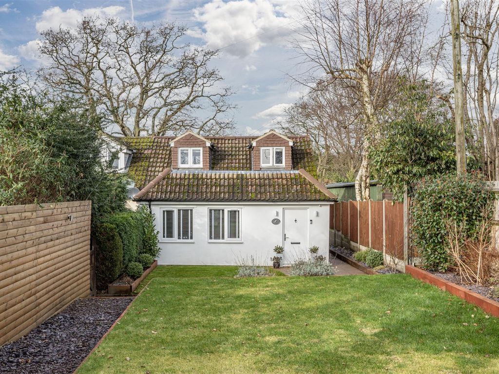 2 bed property for sale in Old Road, Addlestone KT15, £475,000 Zoopla