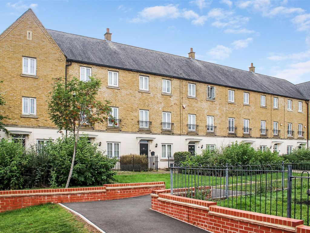 4 bed town house for sale in Goodrich Green, Kingsmead, Milton Keynes