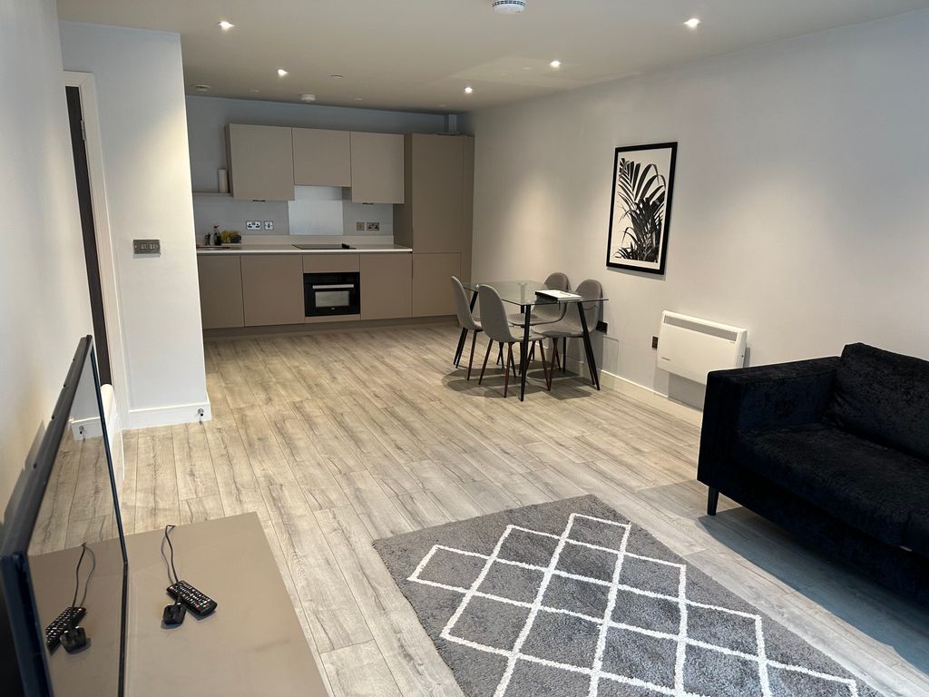 2 bed flat to rent in Petersfield Avenue, Slough SL2, £1,750 pcm Zoopla